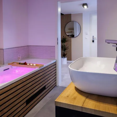 Apartman Bayreuthome - Romantisches Mit Whirlpool - 2 Schlafzimmer- Mobiles Klimageraet *