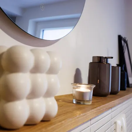 Romantik Pur! Whirlpool! Klimatisiert! Gassenviertel! 2 Schlafzimmer! Апартаменты